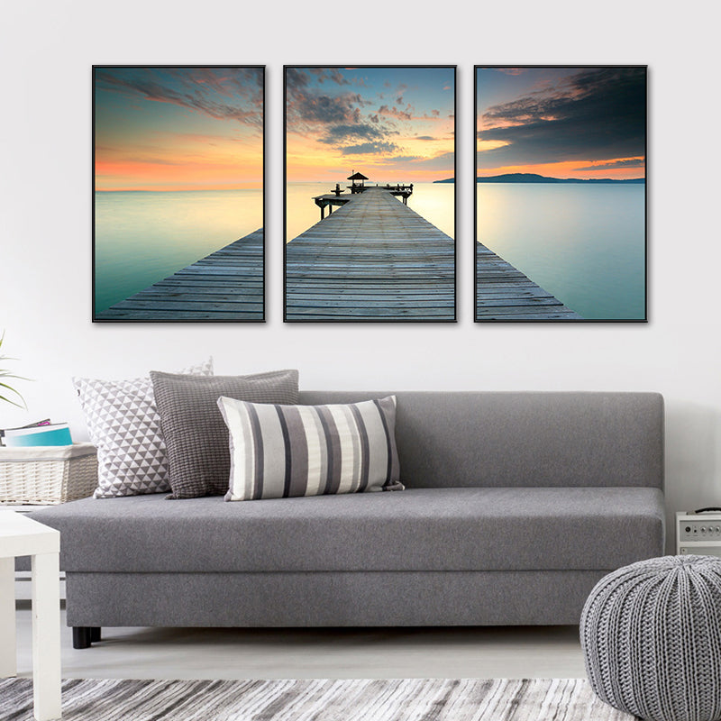 Brehn | Seaside Bridge Scene Art Print Moderne Canvas Multi-Piece Schilderij in Zachte Kleur, Set van Drie