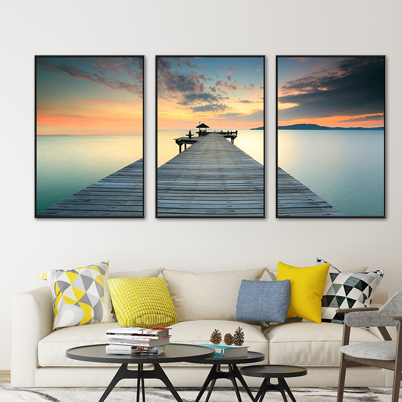 Brehn | Seaside Bridge Scene Art Print Moderne Canvas Multi-Piece Schilderij in Zachte Kleur, Set van Drie