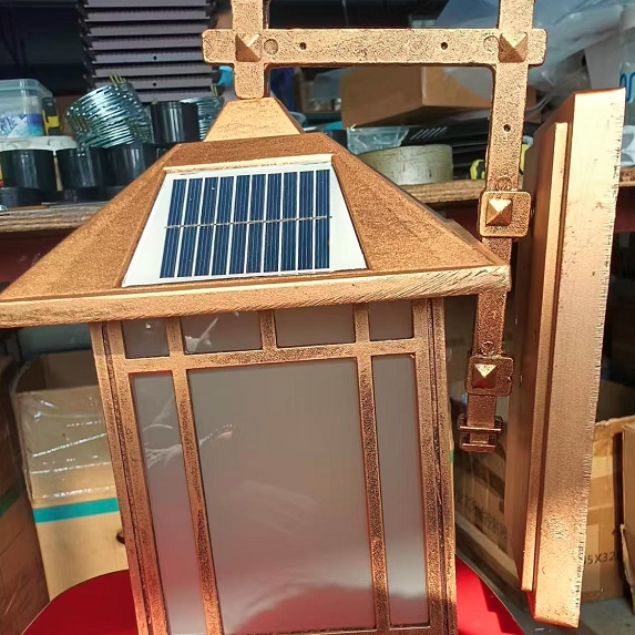 Moderne, wasserdichte Solar-Wandleuchte aus Aluminium in Form eines chinesischen Pavillons mit einem Licht