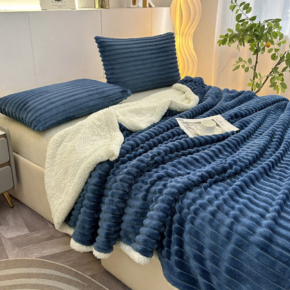 Doppellagige Flanell-Decke mit Streifenmuster