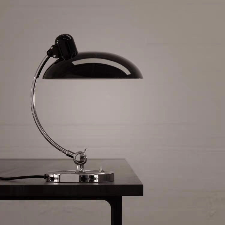 Stylische Schreibtischlampe