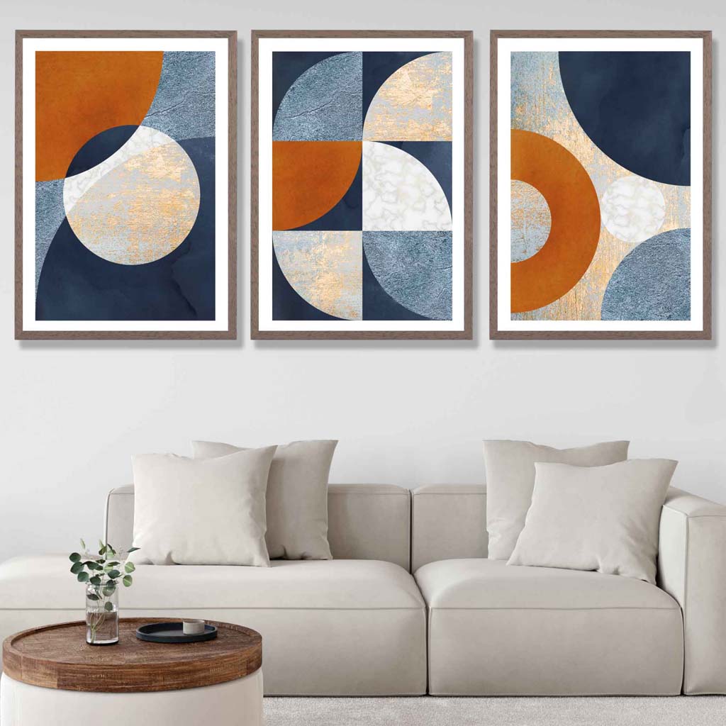 Abstraktes geometrisches Set aus 3 gerahmten Kunstdrucken in Marineblau, Orange und Gold