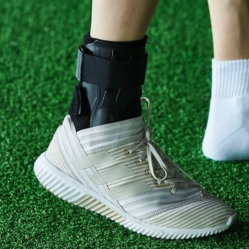 Ergonomische Knöchelstütze mit doppelten Stabilisatoren und Grip Tech