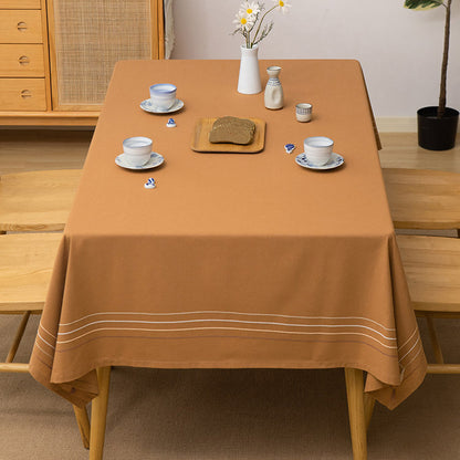 Rechteckige Tischdecke aus Baumwollmix mit feiner Linienbordüre und bügelleichtem Finish Brehn