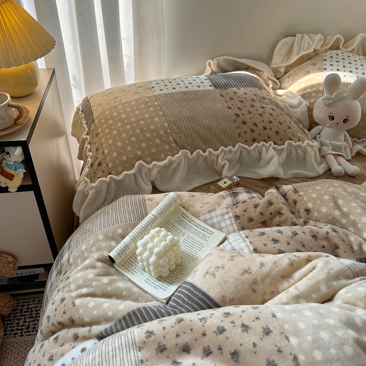 Verspieltes Bettwäsche-Set aus Milchfaser-Fleece mit Details