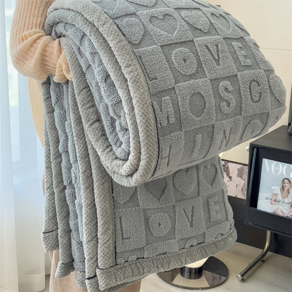 Flauschige Wohndecke mit Herz-Muster, beidseitig verdickt