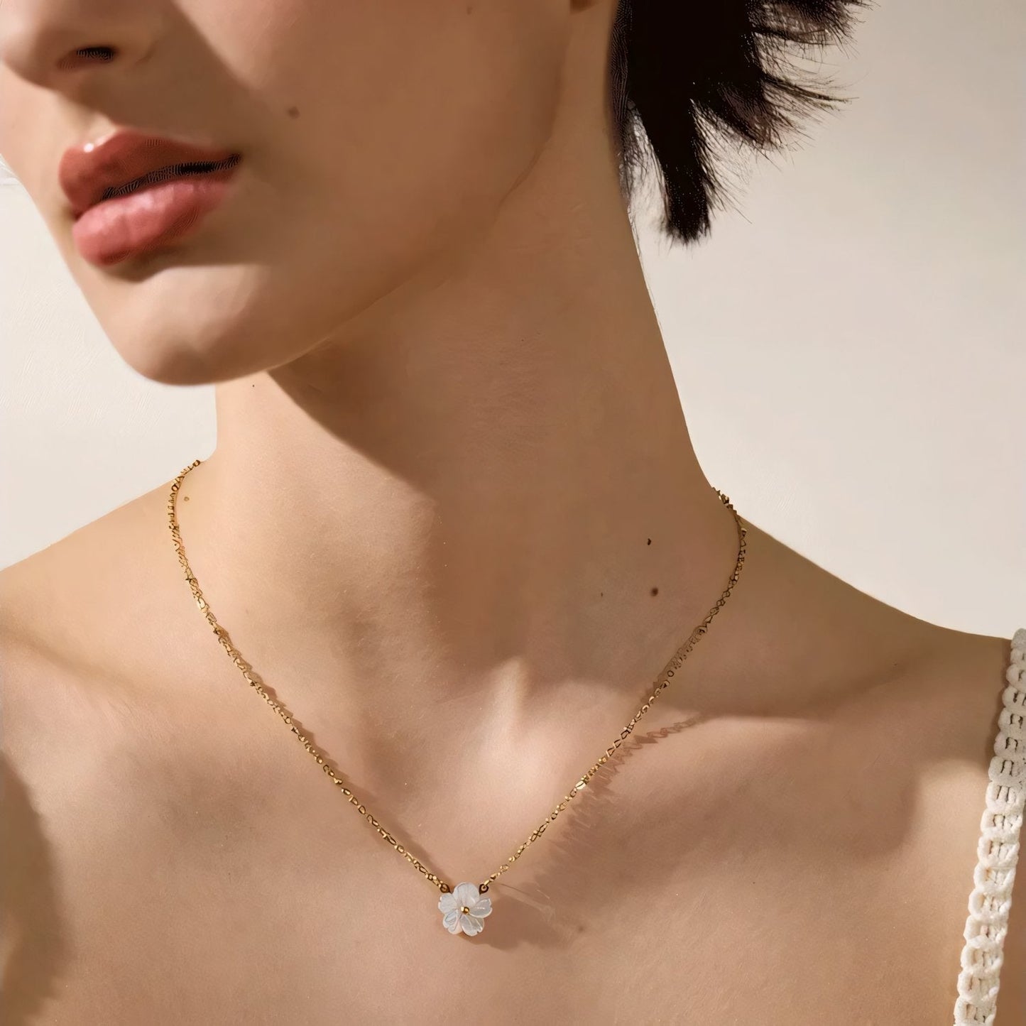 Brehn | 18k Zartes Weißes Florales Halsband