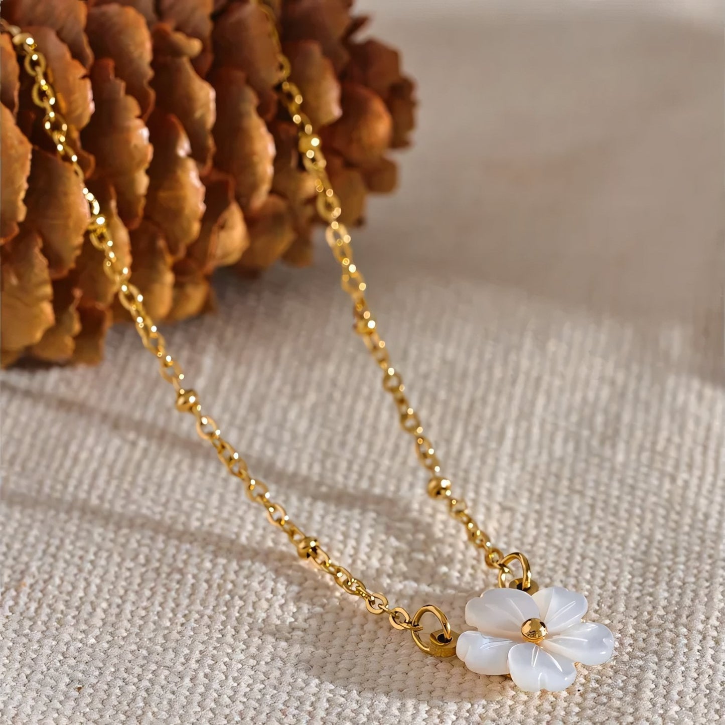 Brehn | 18k Zartes Weißes Florales Halsband