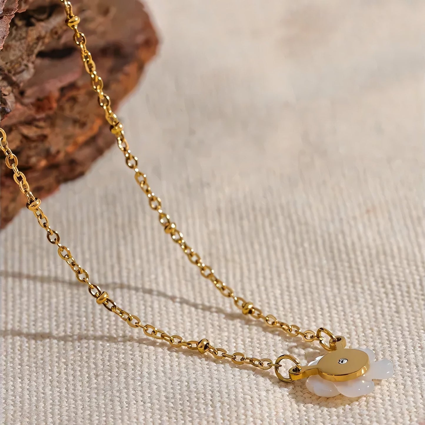Brehn | 18k Zartes Weißes Florales Halsband