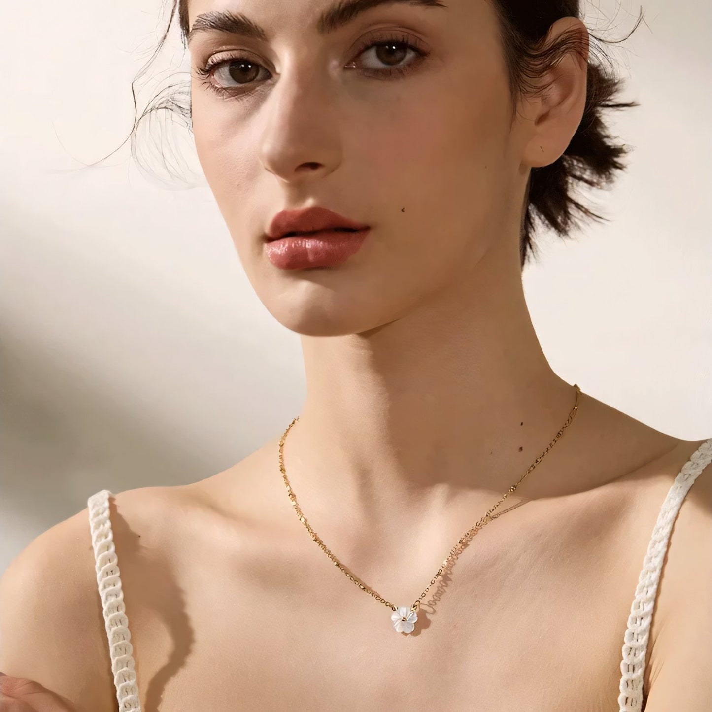 Brehn | 18k Zartes Weißes Florales Halsband