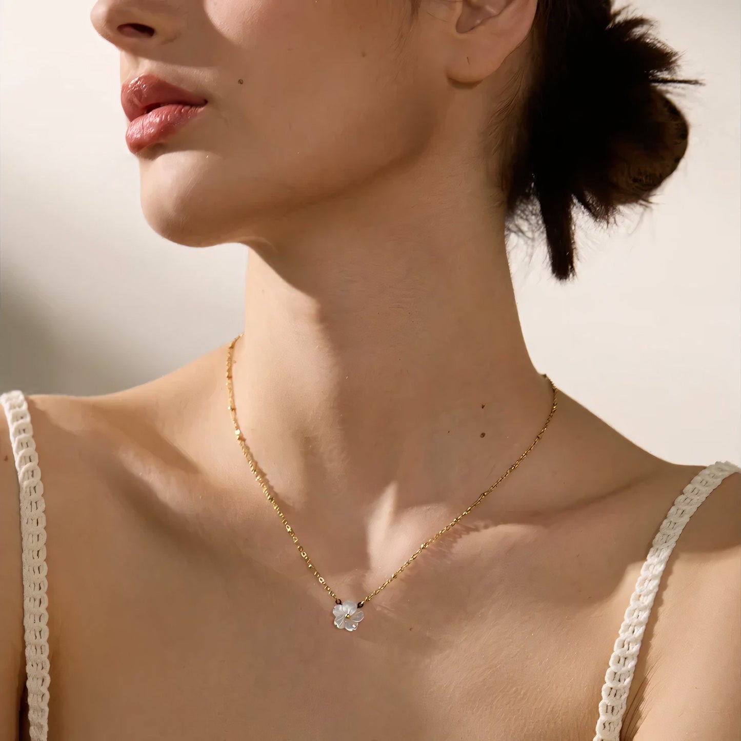 Brehn | 18k Zartes Weißes Florales Halsband