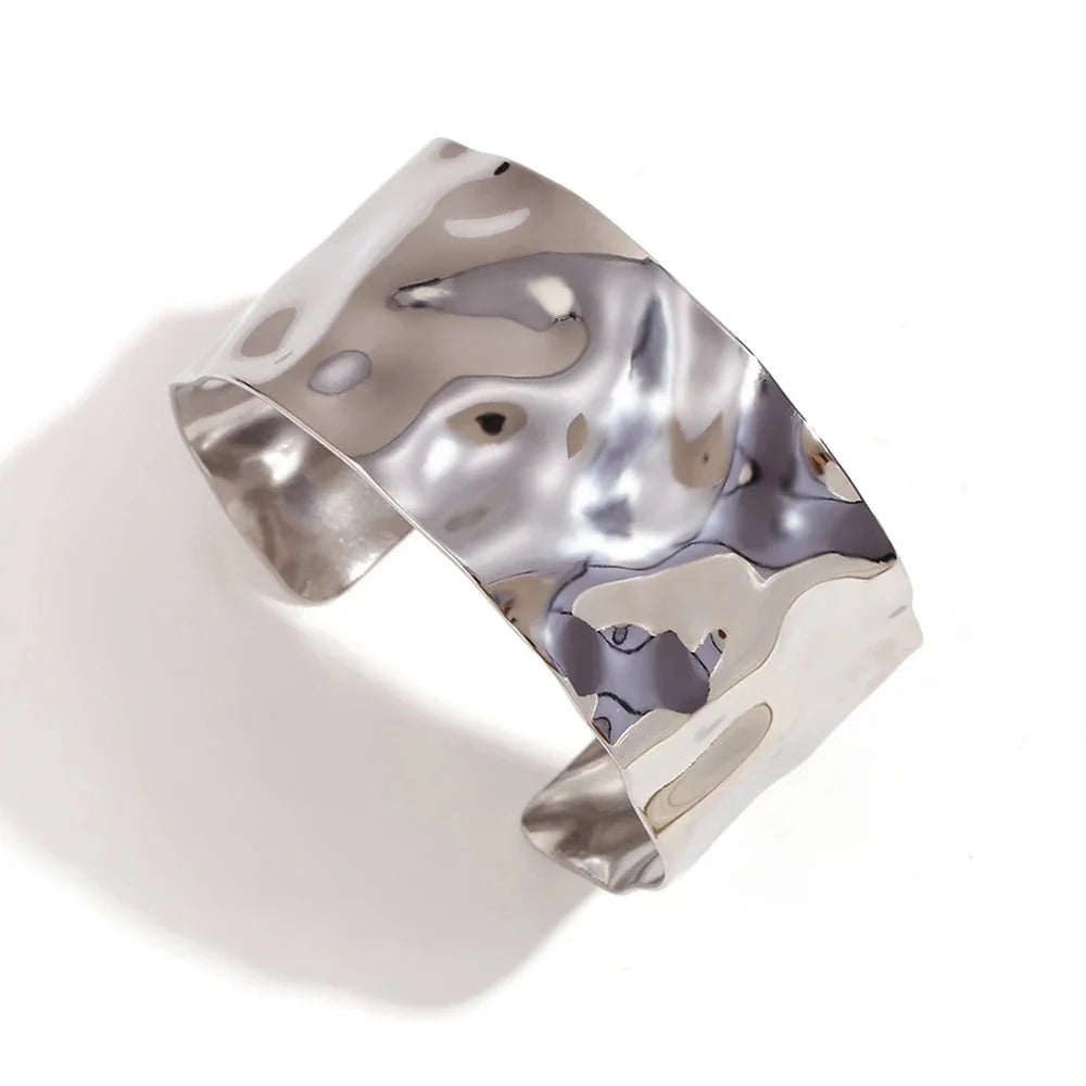 Brehn | 18k Hammerschlag Textur Armreifen