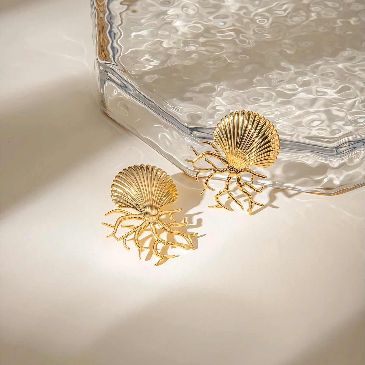 Brehn | 18k Muschelkorallenohrringe