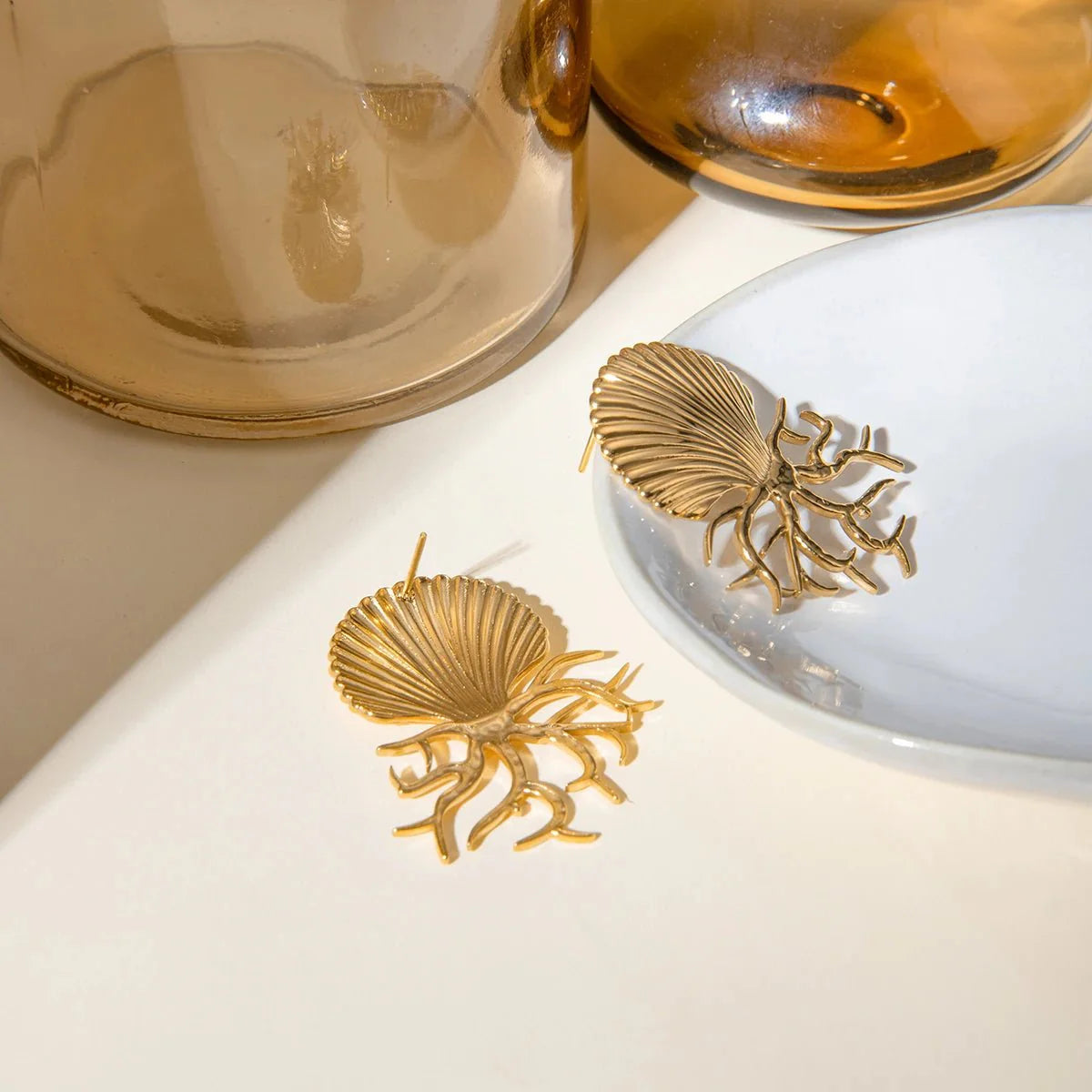 Brehn | 18k Muschelkorallenohrringe