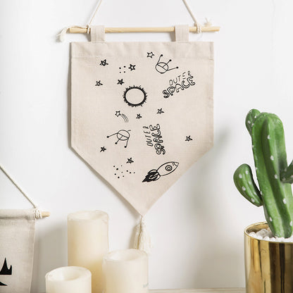Dekorativer Baumwoll-Wandbehang im Wimpelstil mit Quasten und minimalistischen Prints Brehn