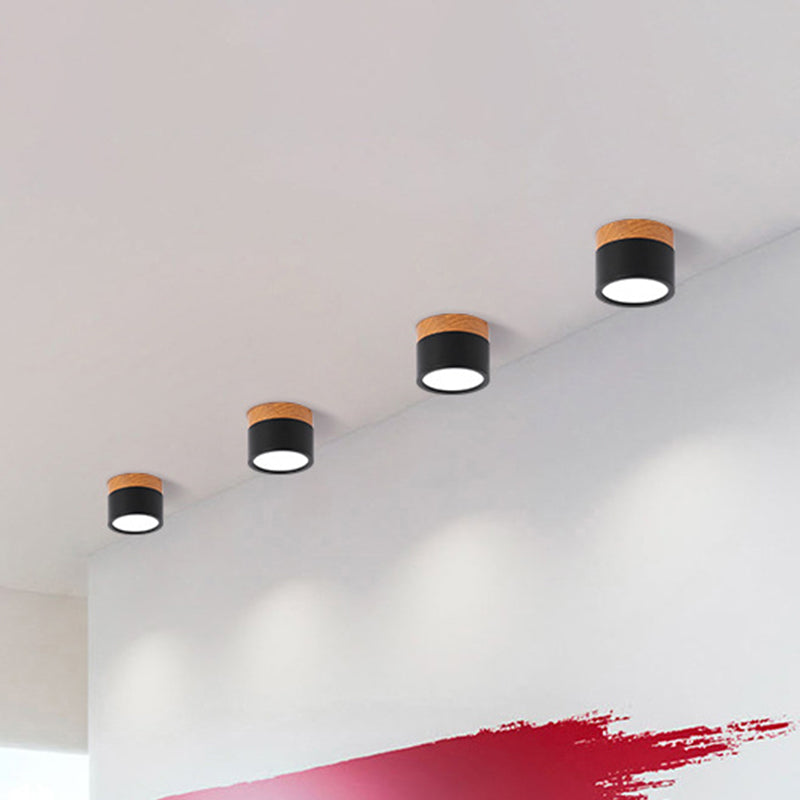 Moderne Macaron-Deckenleuchte – Kompakte Deckenleuchte aus Metall/Holz für Küche und Bar in Gelb, ue und ack