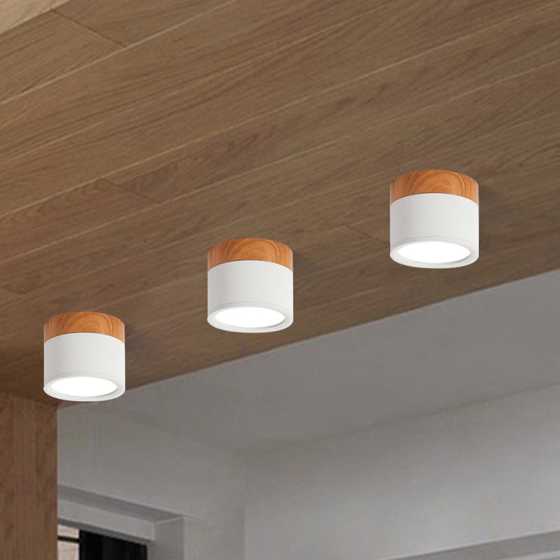 Moderne Macaron-Deckenleuchte – Kompakte Deckenleuchte aus Metall/Holz für Küche und Bar in Gelb, ue und ack