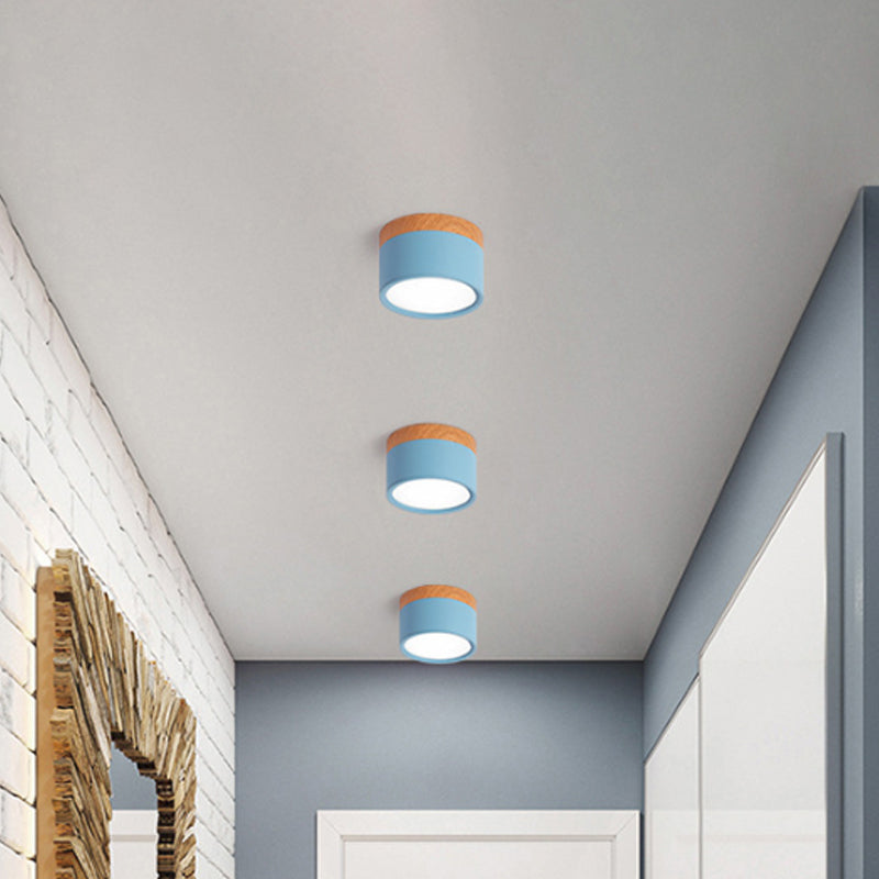 Moderne Macaron-Deckenleuchte – Kompakte Deckenleuchte aus Metall/Holz für Küche und Bar in Gelb, ue und ack