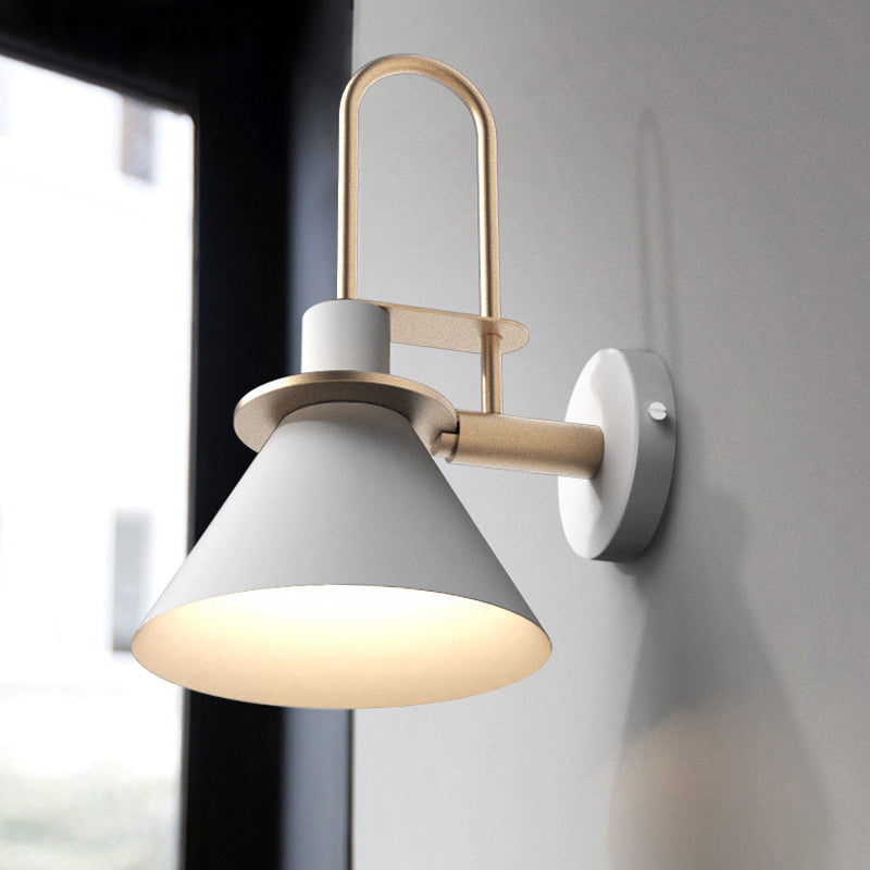 Schwarz/Weiß/Grün Kegel Wandlampe Macaron 1-Licht Metall Wandleuchte mit gebogenem Arm für Schlafzimmer, Warm/weißes Licht | Brehn