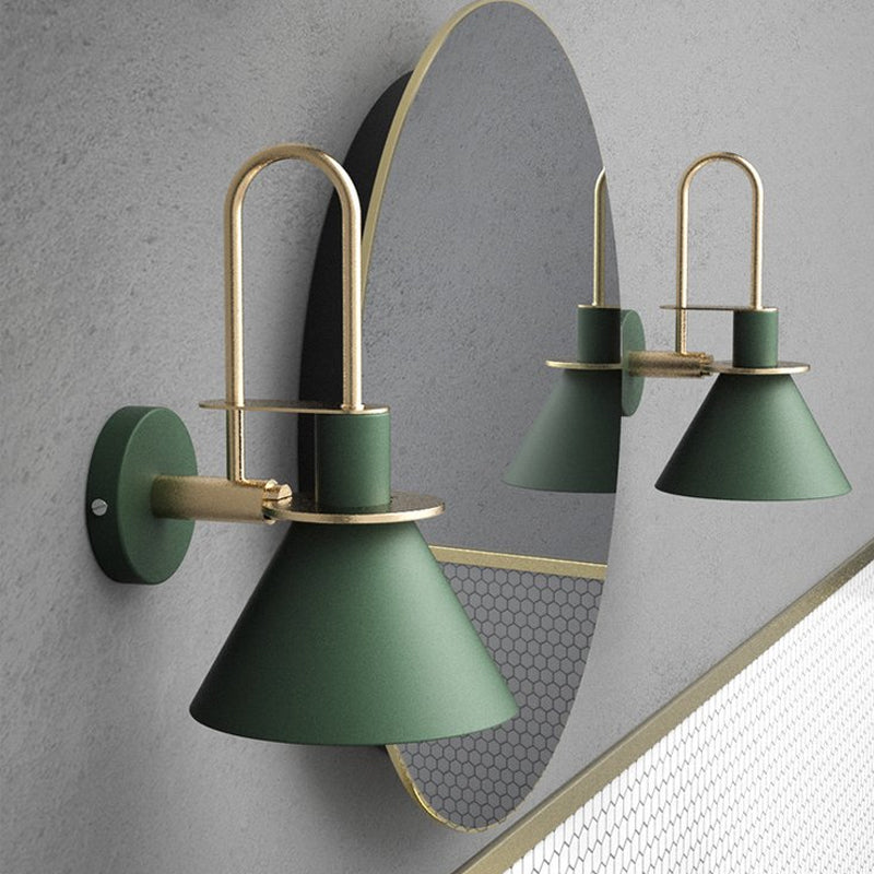 Schwarz/Weiß/Grün Kegel Wandlampe Macaron 1-Licht Metall Wandleuchte mit gebogenem Arm für Schlafzimmer, Warm/weißes Licht | Brehn