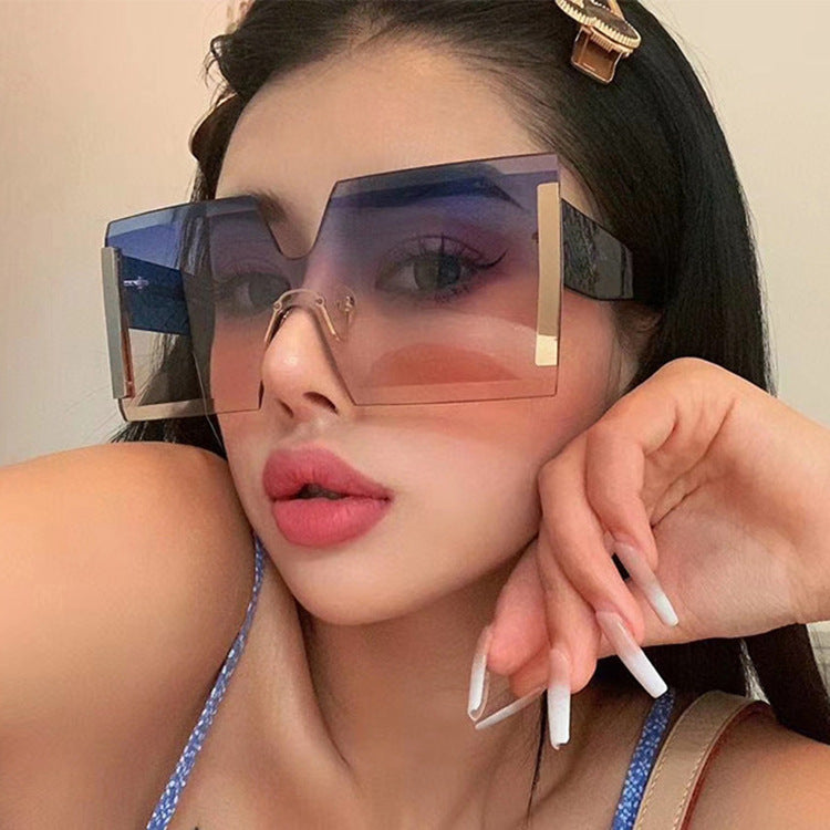 Damen futuristische oversized Sonnenbrille mit markantem Design Brehn
