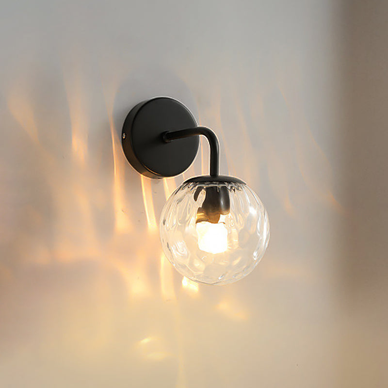 Ballförmige Wandlampe Minimalistisches klares gewelltes Glas 1-Licht Schlafzimmer Wandmontierte Beleuchtung mit gebogenem Arm in Schwarz/Gold | Brehn
