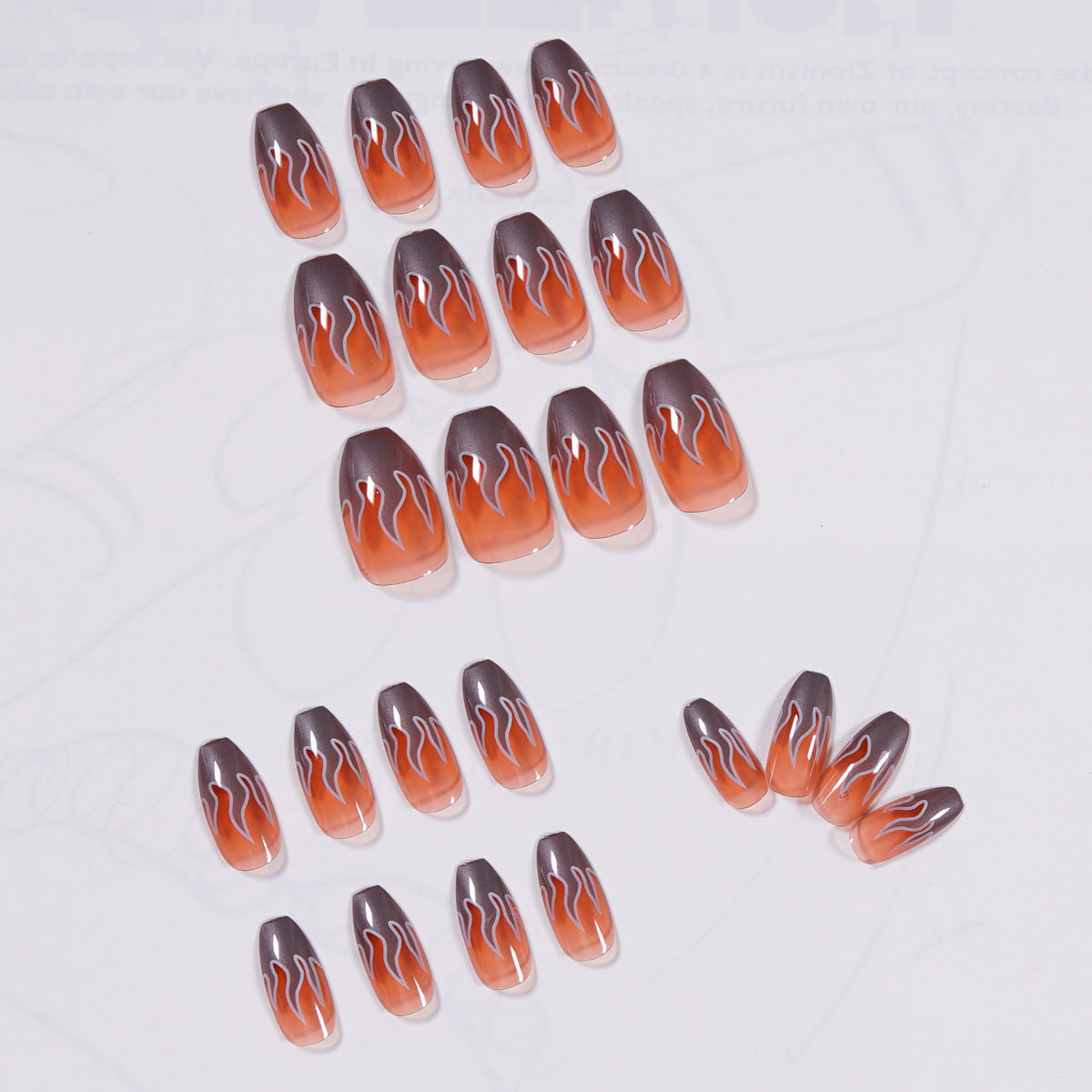 Künstliche Nagelkunst mit Feuerdesign Brehn