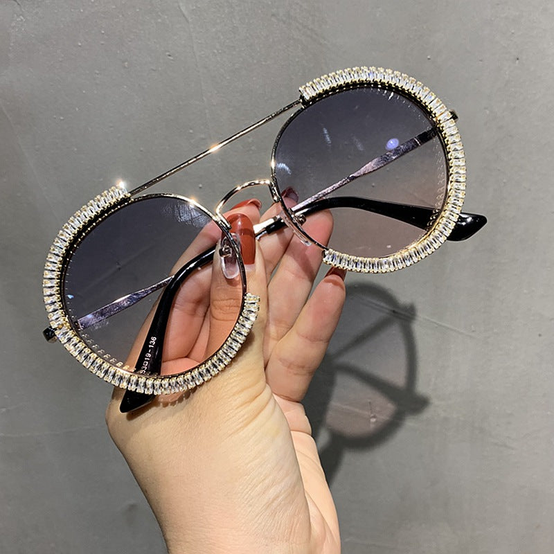 Damen glamouröse Sonnenbrille mit funkelndem Kristallrahmen Brehn