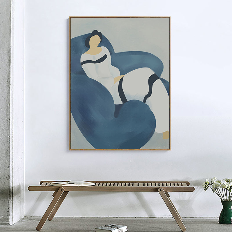 Brehn | Illustration Nordic Canvas Wandkunst mit Frau auf dem Sofa Muster in Blau für Raum