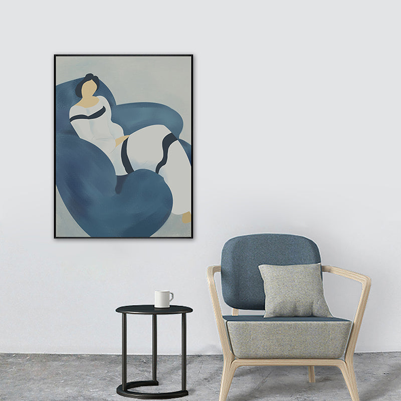 Brehn | Illustration Nordic Canvas Wandkunst mit Frau auf dem Sofa Muster in Blau für Raum