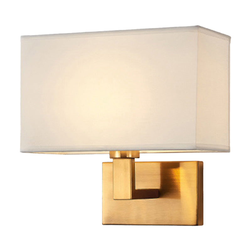 Postmoderner Kubus Wandleuchte Stoff 1-Licht Nachttisch Lese Wandleuchte in Weiß/Beige/Braun mit Schwarz/Gold Arm | Brehn