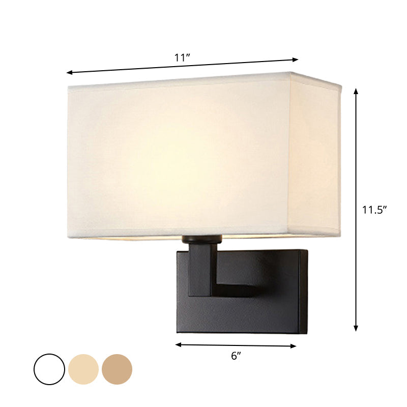 Postmoderner Kubus Wandleuchte Stoff 1-Licht Nachttisch Lese Wandleuchte in Weiß/Beige/Braun mit Schwarz/Gold Arm | Brehn