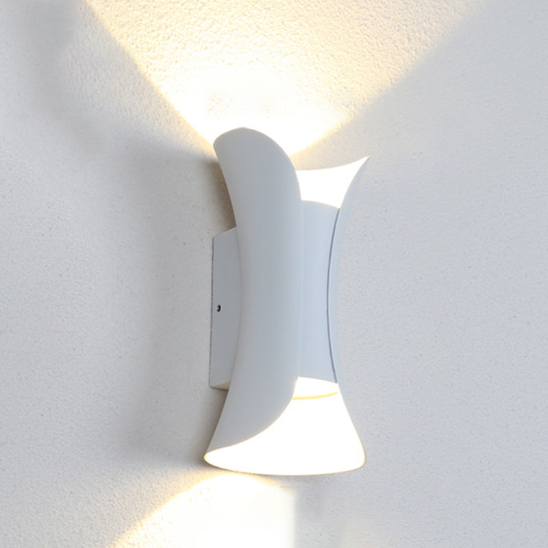 Klein/Groß Flackernde LED Wandleuchte Modern Metall 2 Glühbirnen Schwarz/Weiß/Weiß-Gold Auf Ab Licht für Terrasse | Brehn