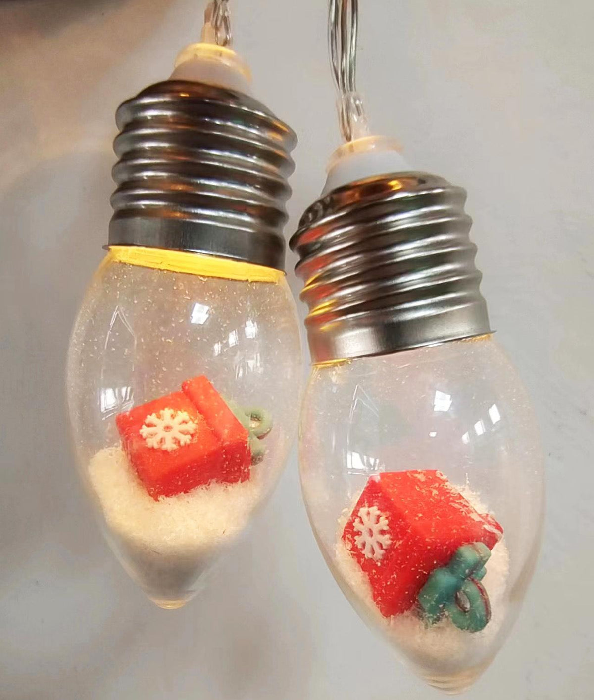 LED-Lichterkette mit weihnachtlichen Motiven