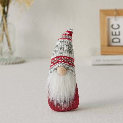 Weihnachtliche Wichtelfigur mit Schneeflocken-Mütze