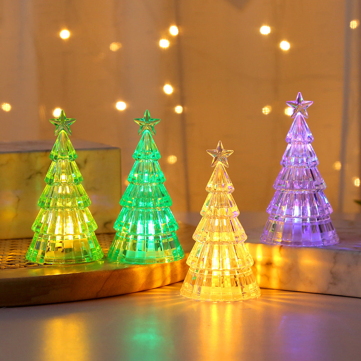 Beleuchteter Mini-Weihnachtsbaum als Tischdekoration