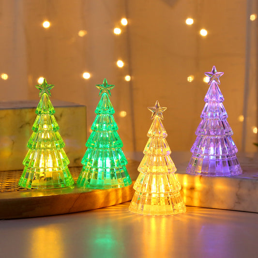 Beleuchteter Mini-Weihnachtsbaum als Tischdekoration