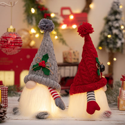 Beleuchtete Weihnachts-Zwergenfiguren mit Strickmütze