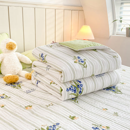 Leichte Sommerdecke aus Baumwoll-Seersucker
