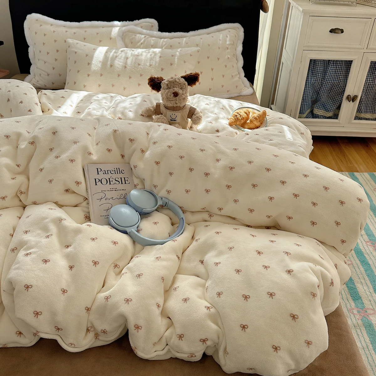 Verspieltes Milchfaser-Fleece Bettwäsche-Set mit Schleifen
