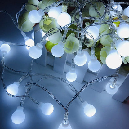 LED-Lichterkette mit Kugeln und Sternen, batteriebetrieben