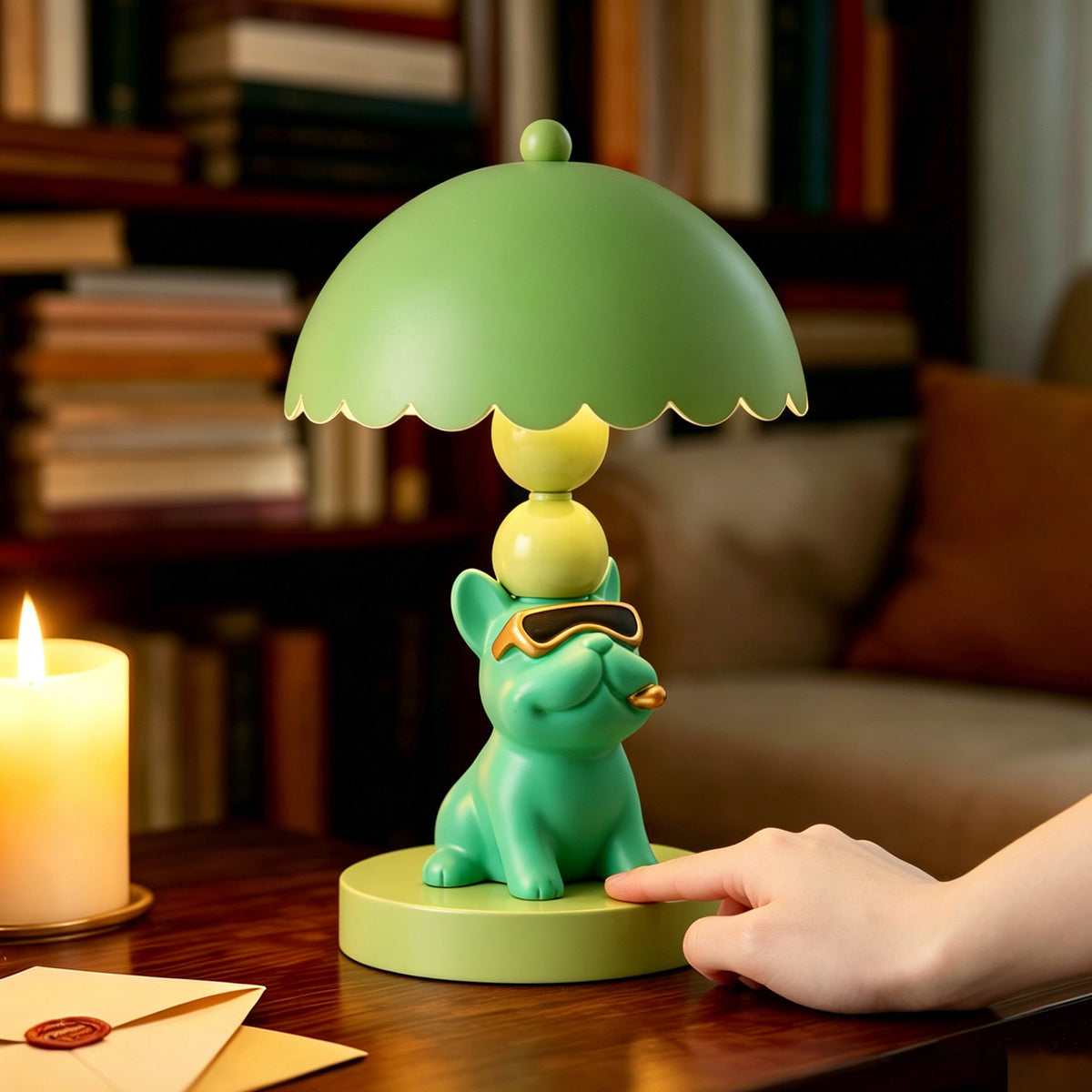 Französische Bulldoggen-Tischlampe Grün mit Sonnenbrille