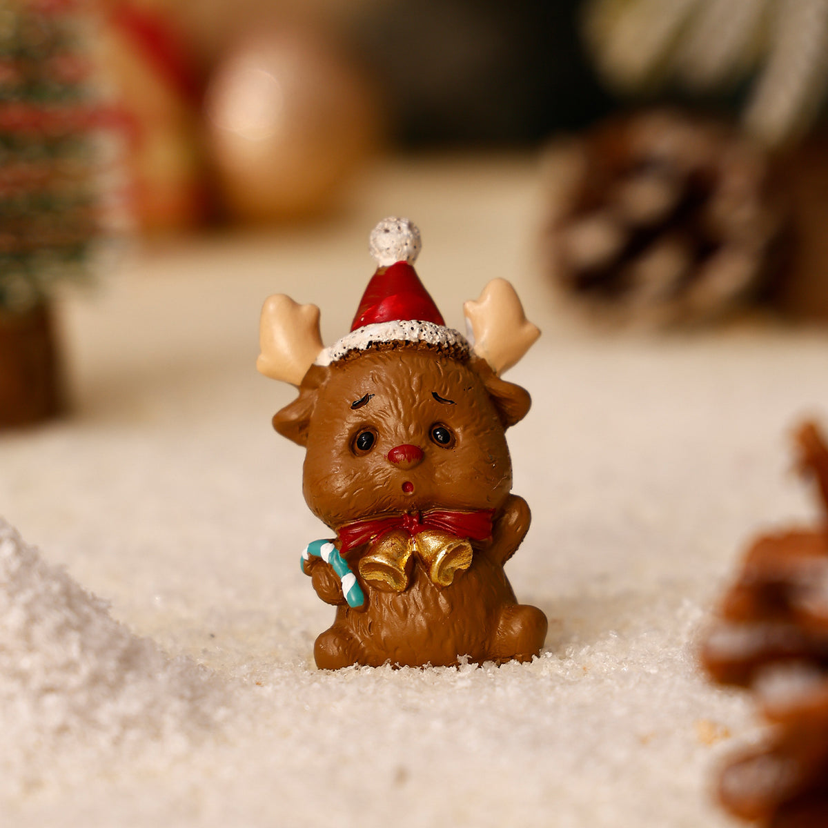 Dekorative Weihnachtsfiguren aus Kunstharz