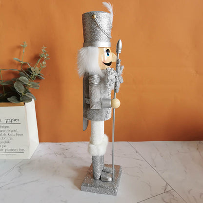 Dekorative Nussknacker-Figur aus Holz mit Schneeflocken-Design