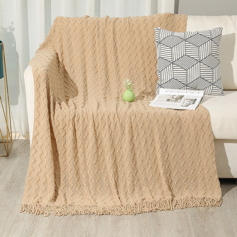 Gestrickte Sofadecke mit Wellenmuster