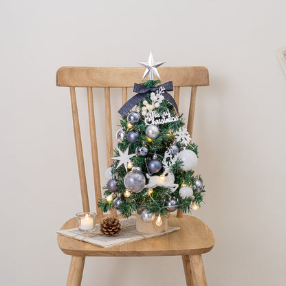 Mini-Weihnachtsbaum mit Beleuchtung für den Schreibtisch