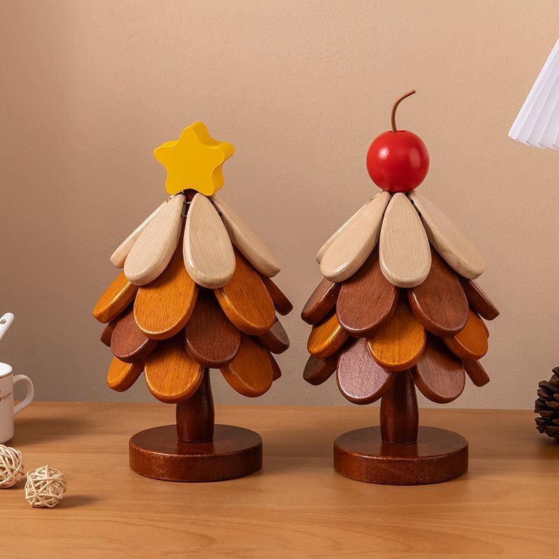 Dekorative Weihnachtsbaum-Untersetzer aus Holz