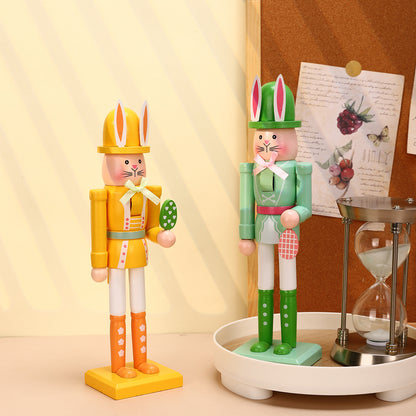 Dekorative Oster-Nussknacker-Figur aus Holz