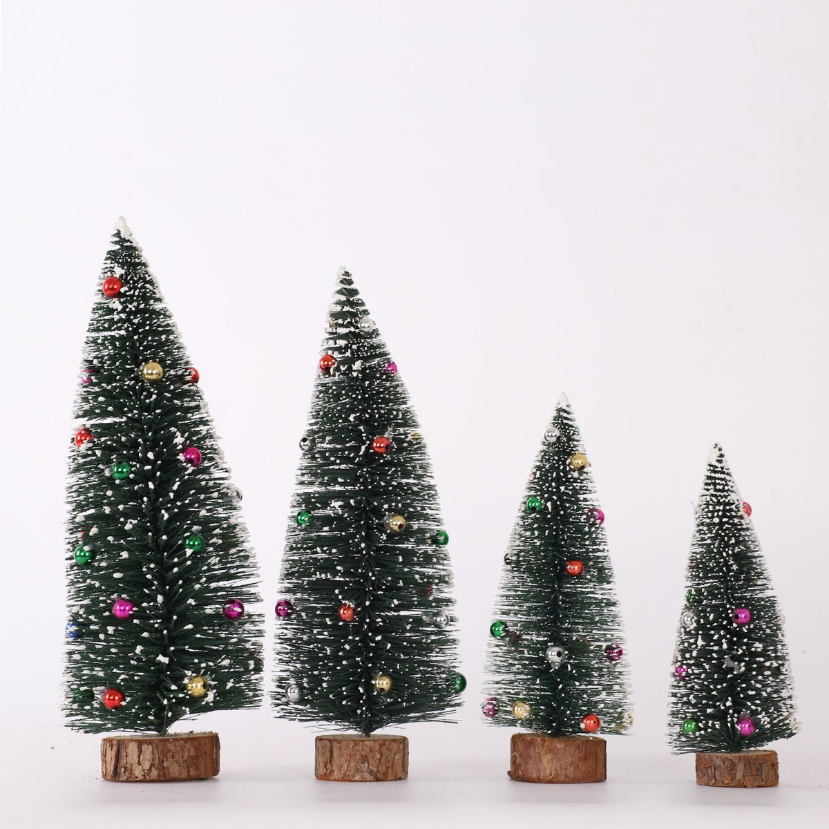 Mini-Weihnachtsbaum mit Beflockung und Perlen