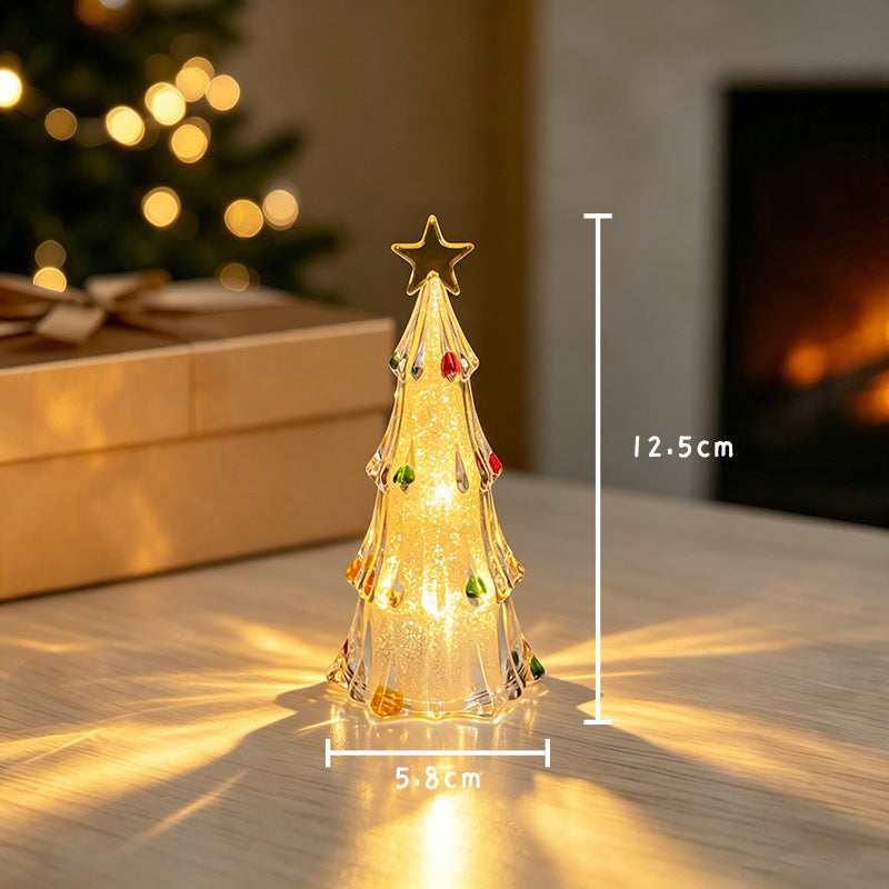 Beleuchtete Weihnachtsbaum-Dekoration mit warmem Licht